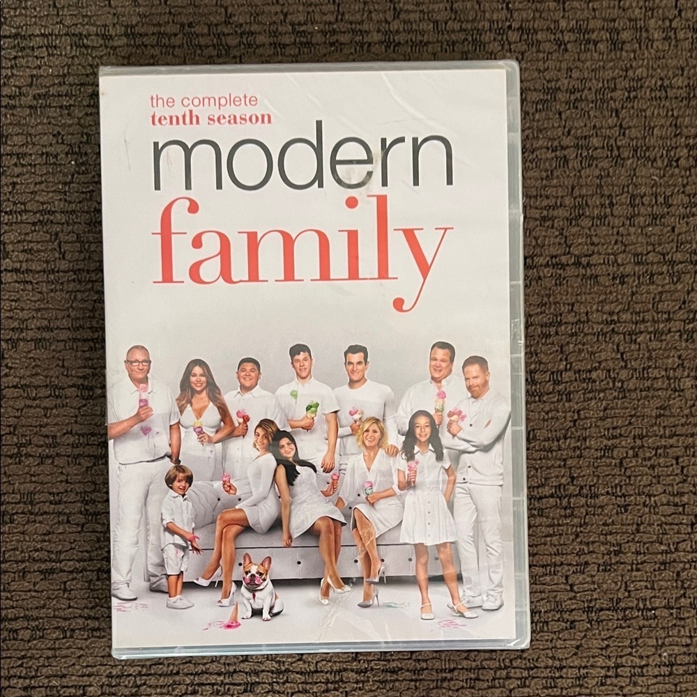Modern Family Complete Tenth Season DVD 3-Disc Set 22 Episodes